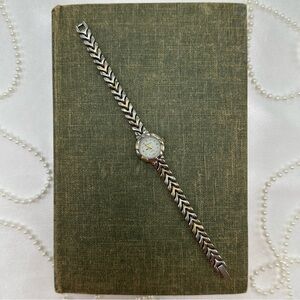 Two-Tone Round Dial Rumours Watch